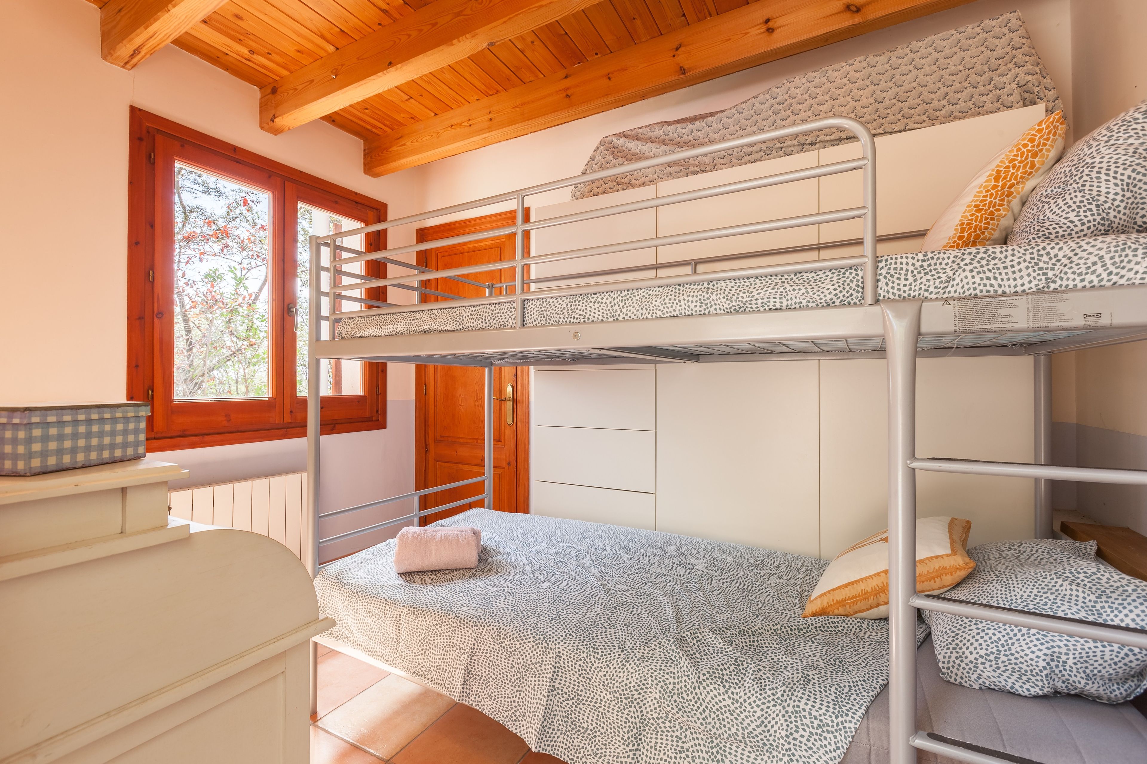 2 bedrooms, iron/ironing board, WiFi (free)