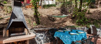 Casa de vacaciones 'Casa en el Montseny' con piscina privada, vistas a la montaña y jardín