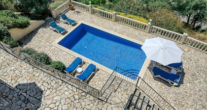 Villa "Castell Mirto" mit privatem Pool, Terrassen und WLAN