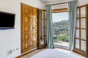 3 عدّة غرف نوم وواي فاي مجانًا وملاءات أسرّة