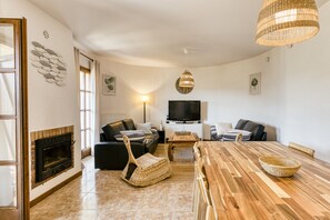 TV, fireplace - Villa "Castell Mirto" with Private Pool, Terraces & Wi-Fi (Calonge)
