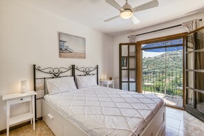3 bedrooms, free WiFi, bed sheets - Villa "Castell Mirto" with Private Pool, Terraces & Wi-Fi (Calonge)