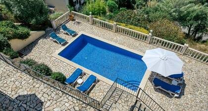 Villa "Castell Mirto" mit privatem Pool, Terrassen und WLAN