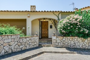 Exterior detail - Villa "Castell Mirto" with Private Pool, Terraces & Wi-Fi (Calonge)