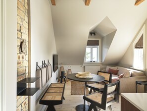 럭셔리 아파트, 킹사이즈침대 1개 및 소파베드 | 거실 공간 | 디지털 채널 시청이 가능한 32인치 TV, 넷플릭스, 스트리밍 서비스