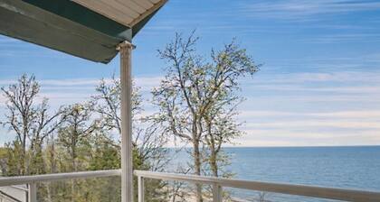 Endless Summer - Sleeps 6 Condo