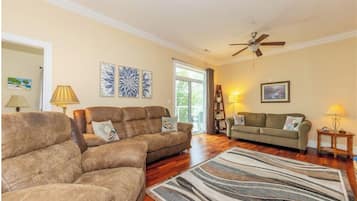 Smart TV, fireplace, DVD player