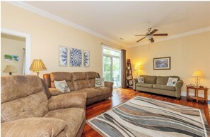 Smart TV, fireplace, DVD player