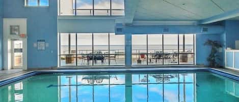 屋内プール、温水プール
