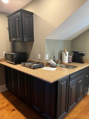 Frigorifero, microonde, macchina per tè/caffè, tostapane