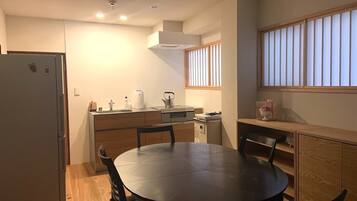 Fridge, microwave, stovetop, cookware/dishes/utensils