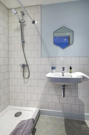 Bathroom - The Sands Sheringham (Sheringham)