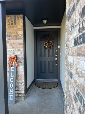 Exterior detail - Hobby Airport and very affordable your Home Away from Home (Pasadena)