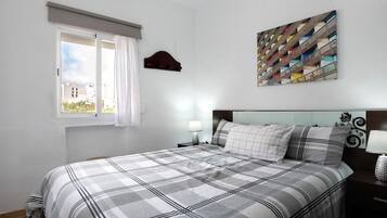 2 slaapkamers, een strijkplank/strijkijzer, gratis wifi, beddengoed