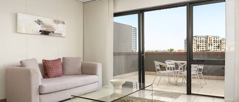 Exclusive Studio Suite | Living area | 40-inch flat-screen TV with cable channels, TV