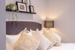 3 bedrooms, travel crib, WiFi, bed sheets