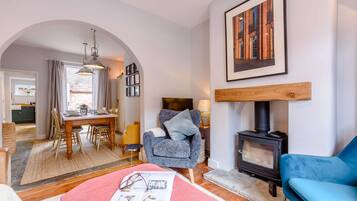 TV, fireplace
