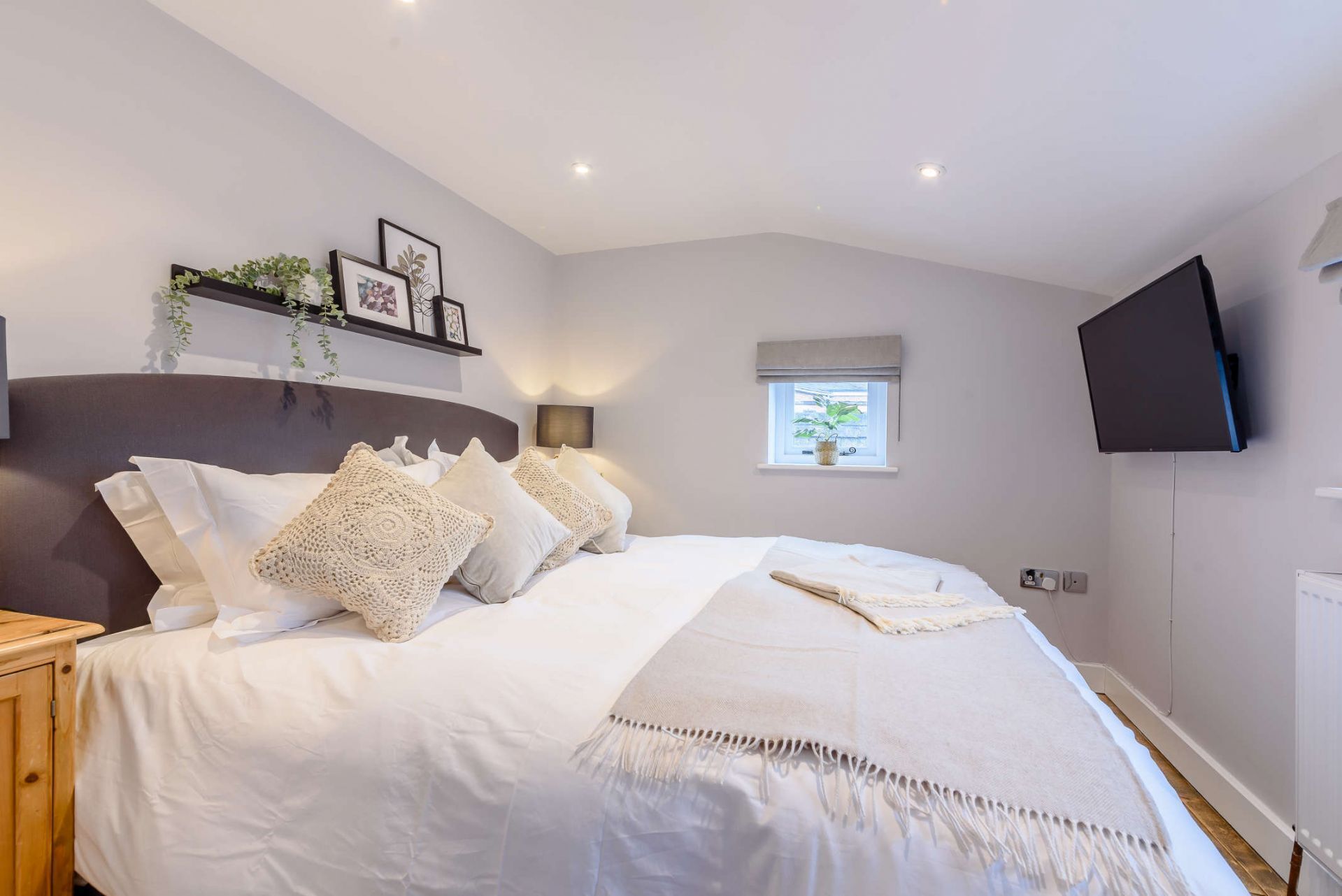 3 bedrooms, travel cot, WiFi, bed sheets