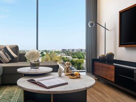 Ropa de cama de alta calidad, minibar y muebles diferentes 
