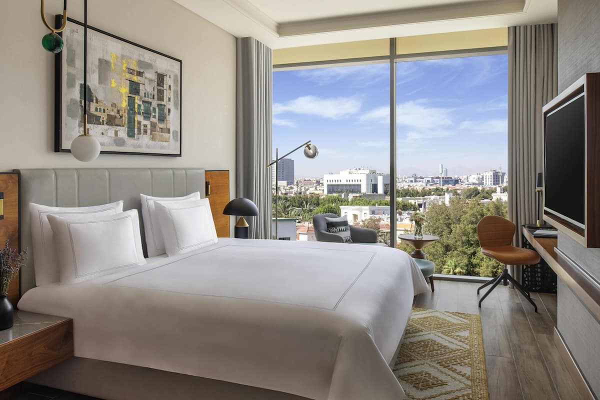 Premium bedding, minibar, individually furnished, laptop workspace