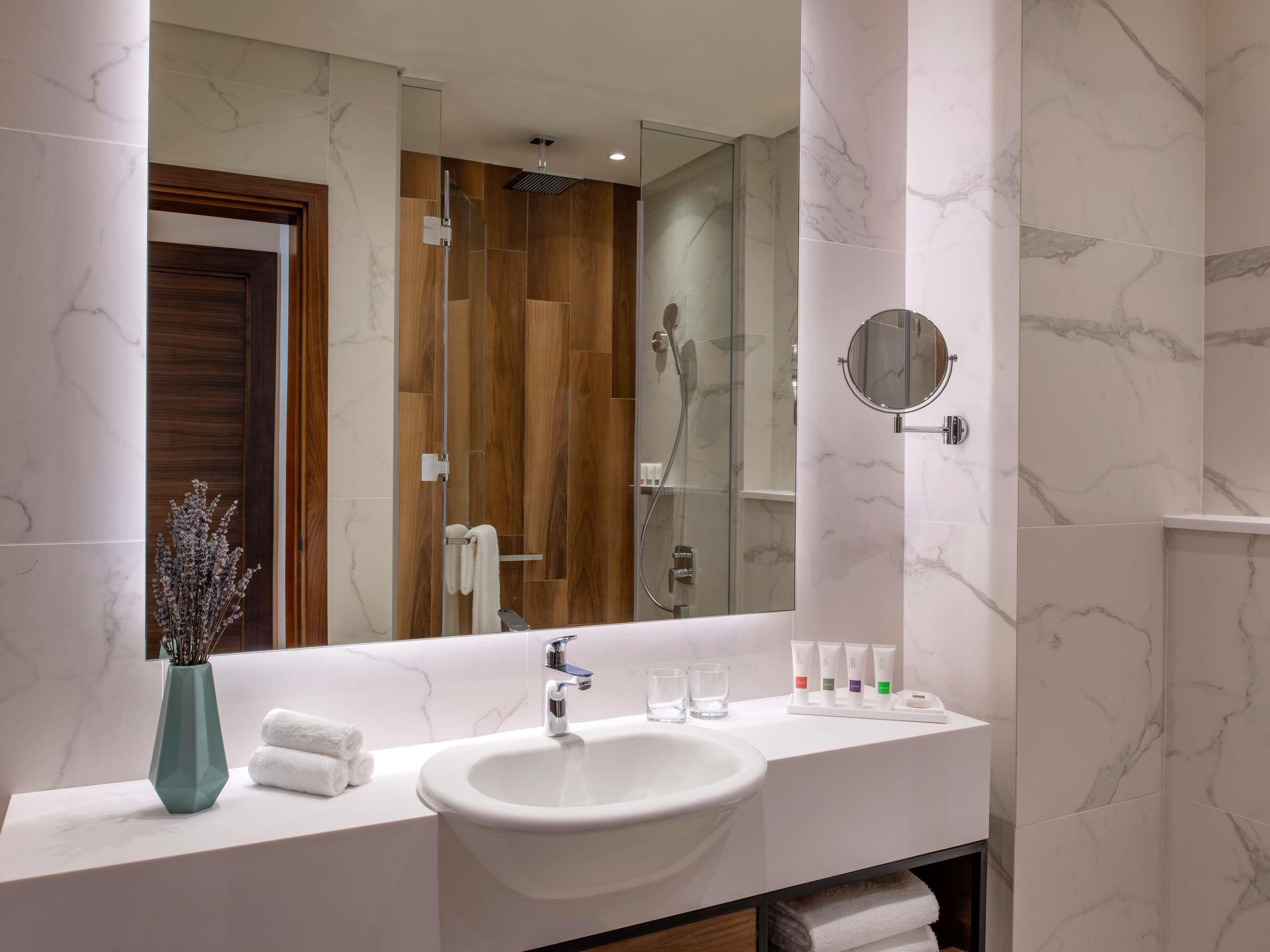 เครื่องนอนระดับพรีเมียม, มินิบาร์, ตกแต่งพิเศษโด ยเฉพาะ