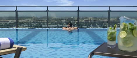 Outdoor pool, open 8:00 AM to 6:00 PM, pool loungers, lifeguards on site