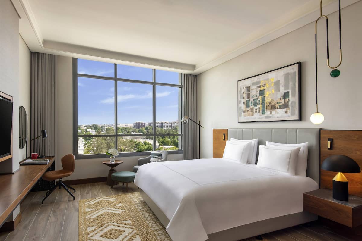 Premium bedding, minibar, individually furnished, laptop workspace