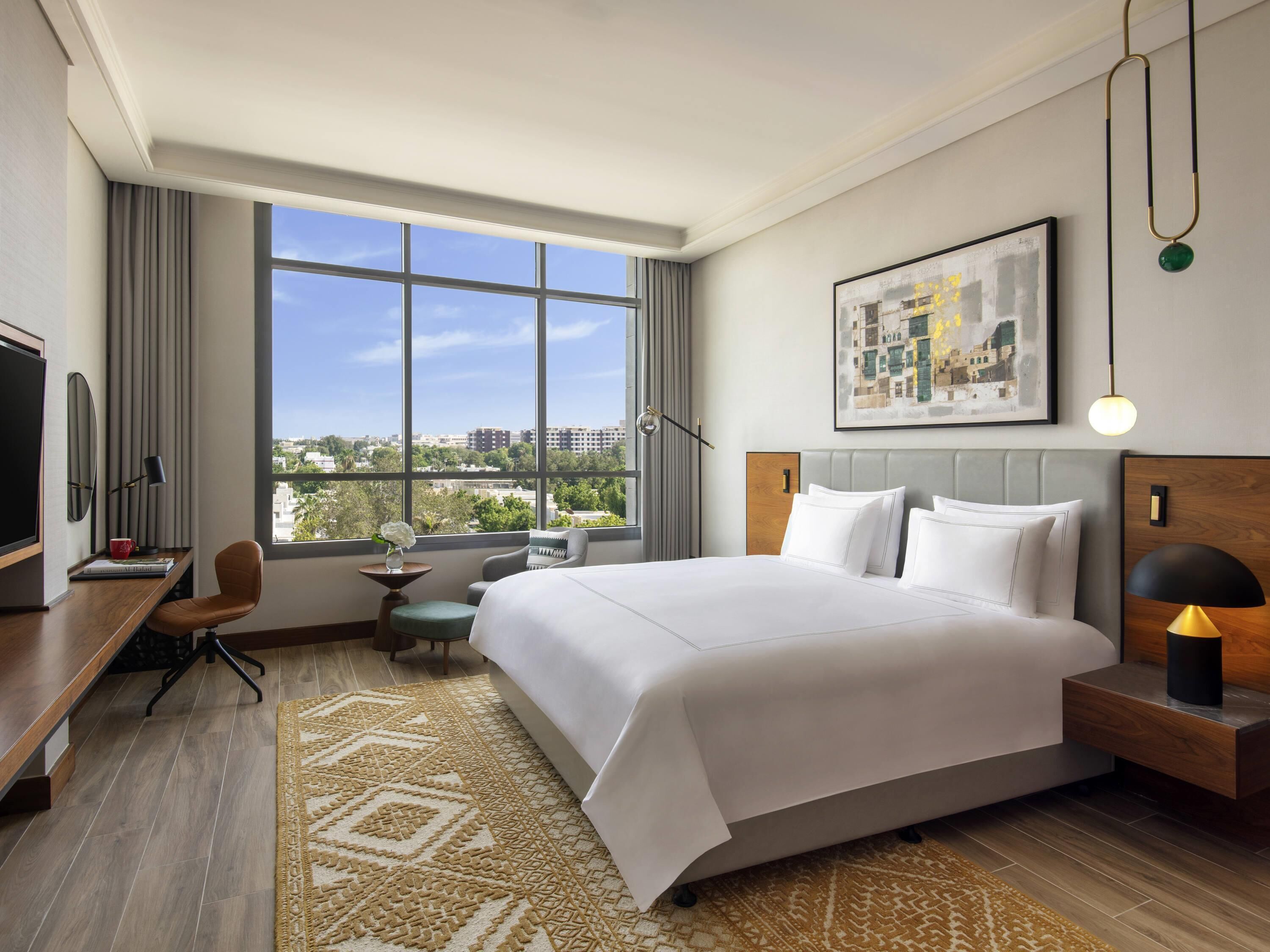 Premium bedding, minibar, individually furnished, laptop workspace