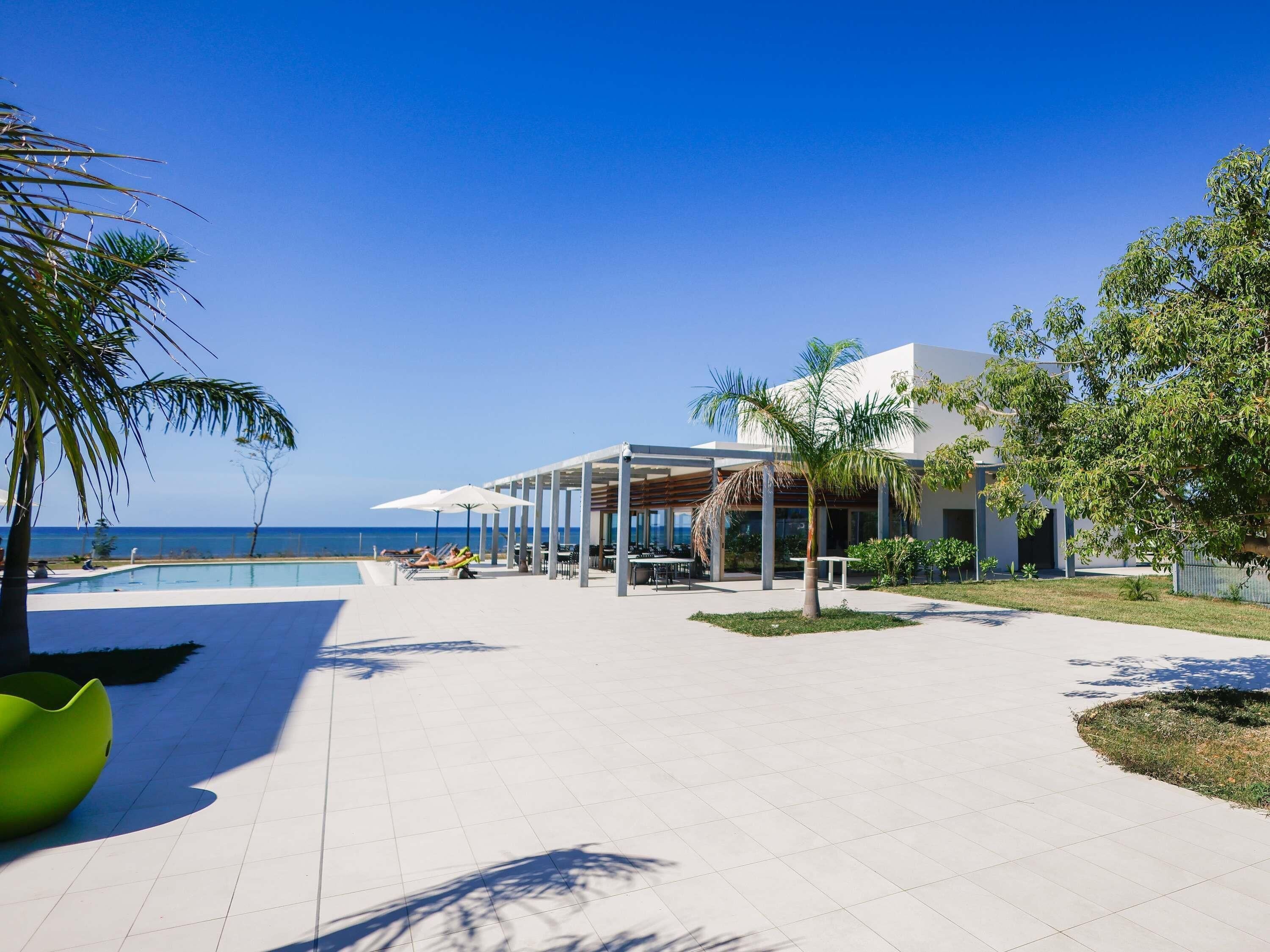 Outdoor pool, pool umbrellas, sun loungers