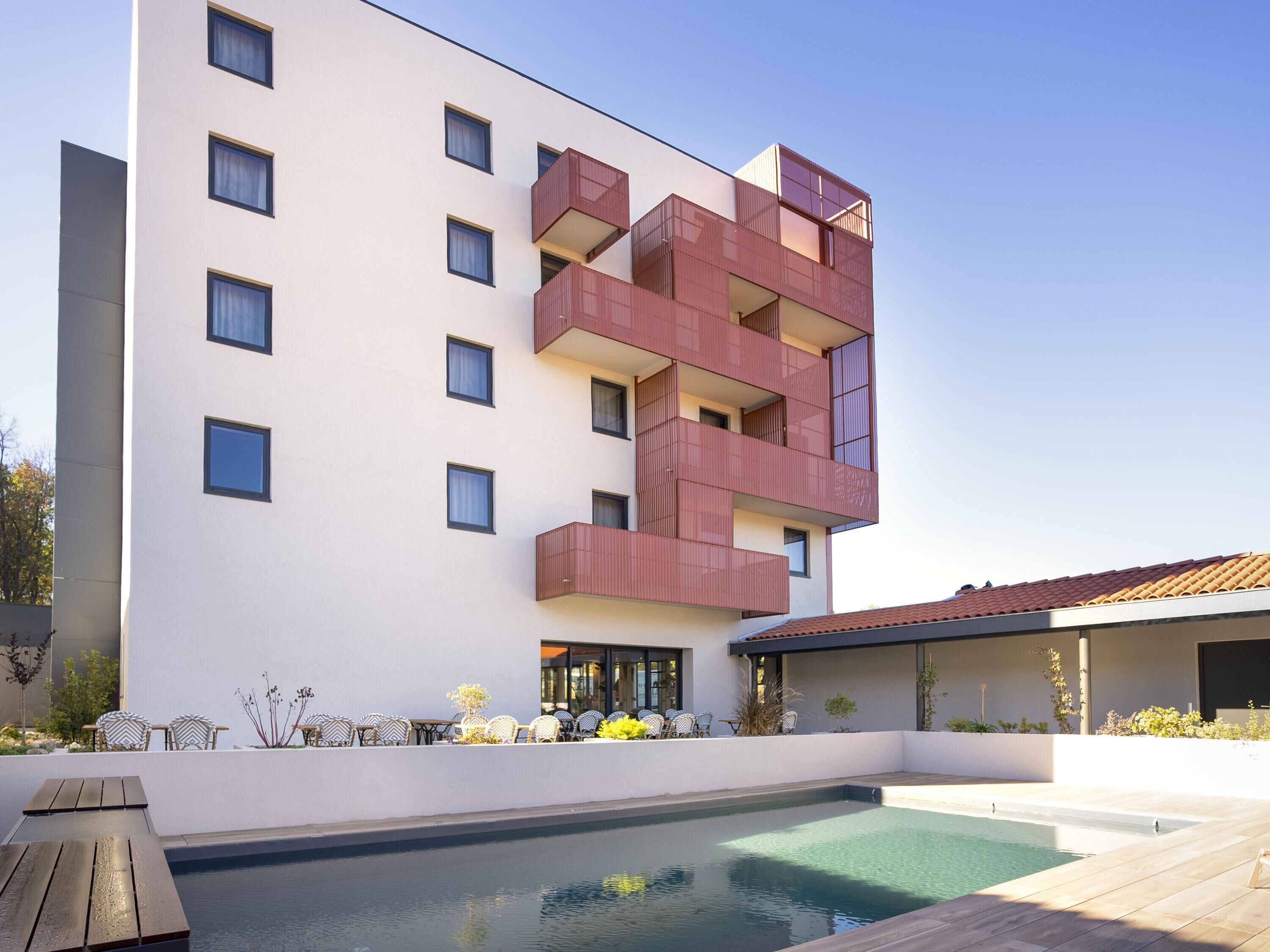 Een seizoensgebonden buitenzwembad