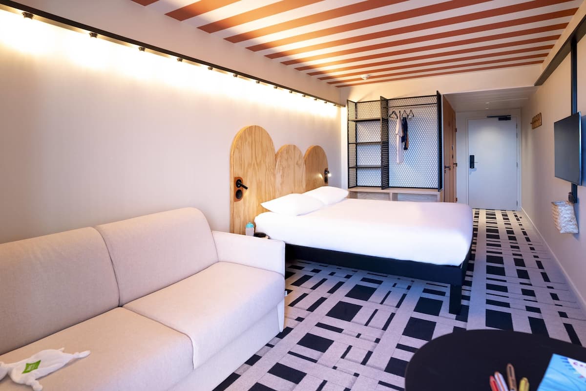 Hypo-allergenic bedding, individually furnished, desk, laptop workspace
