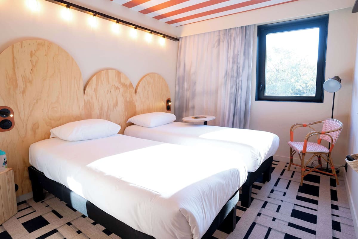 Standard Room, 2 Twin Beds | Hypo-allergenic bedding, individually furnished, desk, laptop workspace