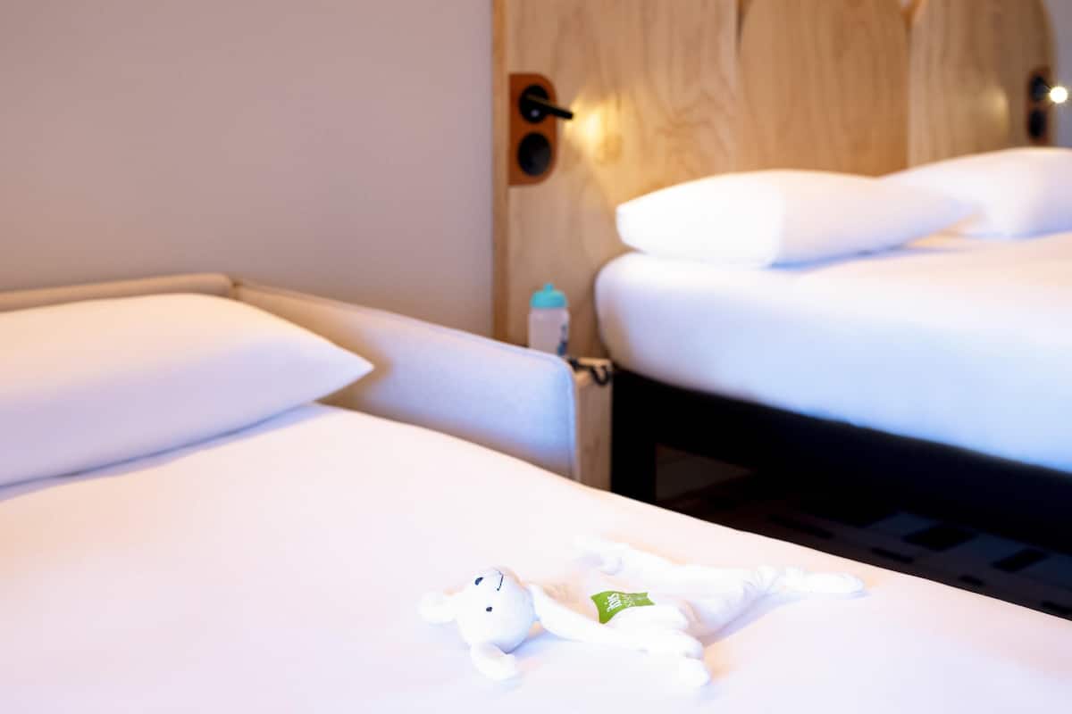 Standardzimmer, 2Â Einzelbetten | Allergikerbettwaren, individuell eingerichtet, Schreibtisch