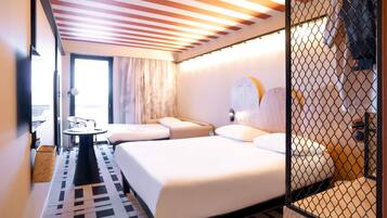 Ropa de cama hipoalergénica, muebles diferentes y escritorio