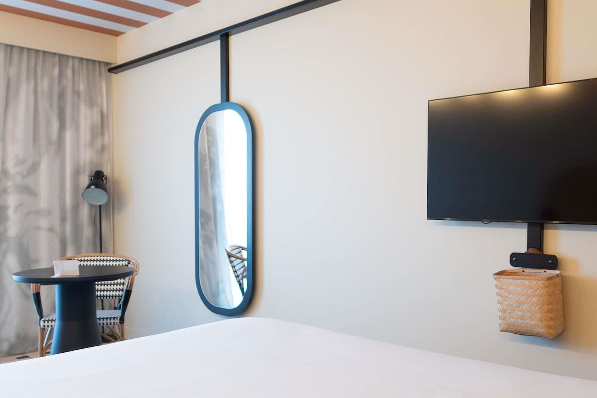 Standard Room, 1 Double Bed | Hypo-allergenic bedding available, desk, laptop workspace