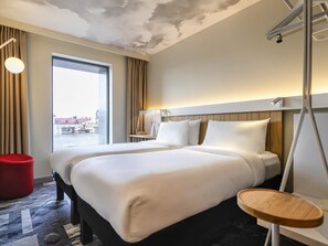 ห้องสแตนดาร์ด, เตียงเดี่ยว 2 เตียง | เครื่องนอนระดับพรีเมียม, ตู้นิรภัยในห้องพัก, โต๊ะทำงาน, ผ้าม่านกันแสง