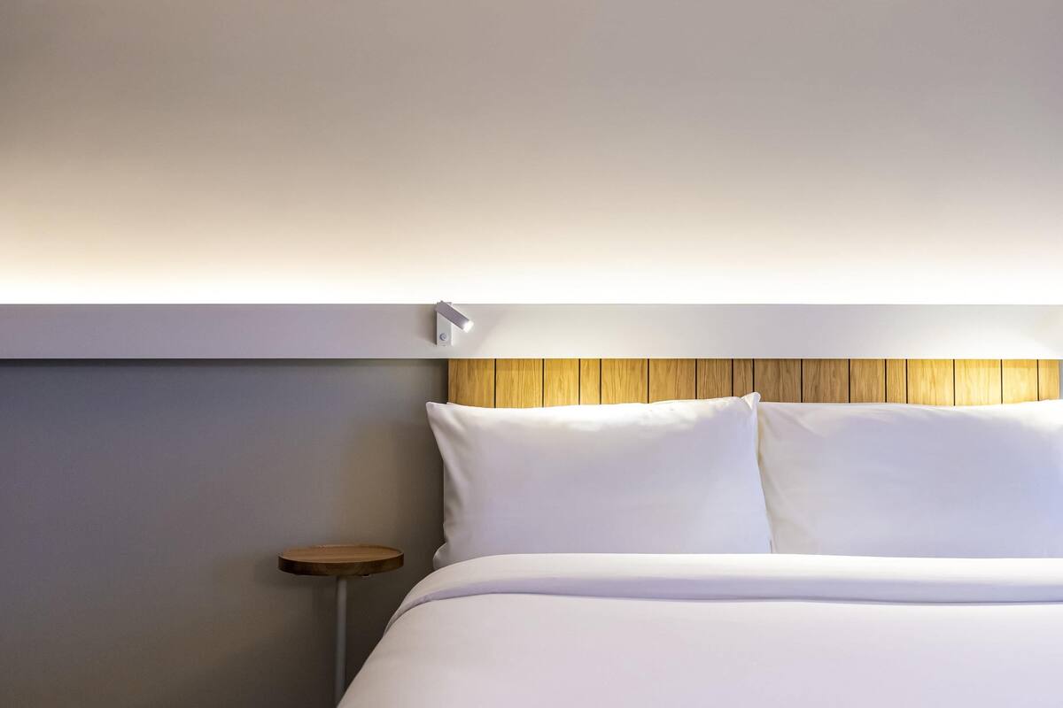 Familierom, flere senger (Cozy Living Room) | Sengetøy av topp kvalitet, minibar, safe på rommet og skrivebord
