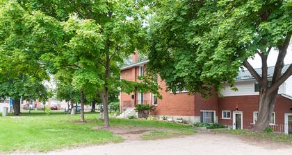 ENTIRE 2 BEDROOM APARTMENT UPTOWN WATERLOO