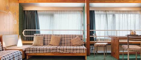 Fernseher, Tischtennisplatte