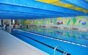 Piscina coperta, una piscina riscaldata