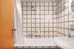 Bathtub, hair dryer