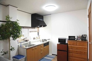 Fridge, microwave, stovetop, cookware/dishes/utensils