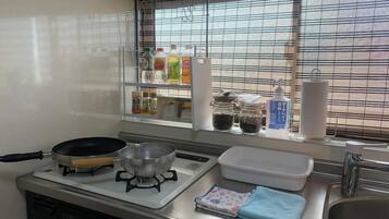 冰箱、微波炉、炉灶、厨具/餐具