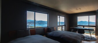 A rental villa overlooking the sea sky and mounta / Minamiawaji City Hyōgo
