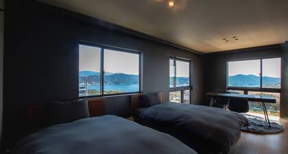 A rental villa overlooking the sea sky and mounta / Minamiawaji City Hyōgo