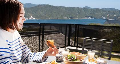 A rental villa overlooking the sea sky and mounta / Minamiawaji City Hyōgo