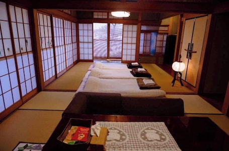 1 bedroom, desk, free WiFi, bed sheets. Kumamoto Farm Stay Guest Room 1F / Kamimashiki-gun Kumamoto