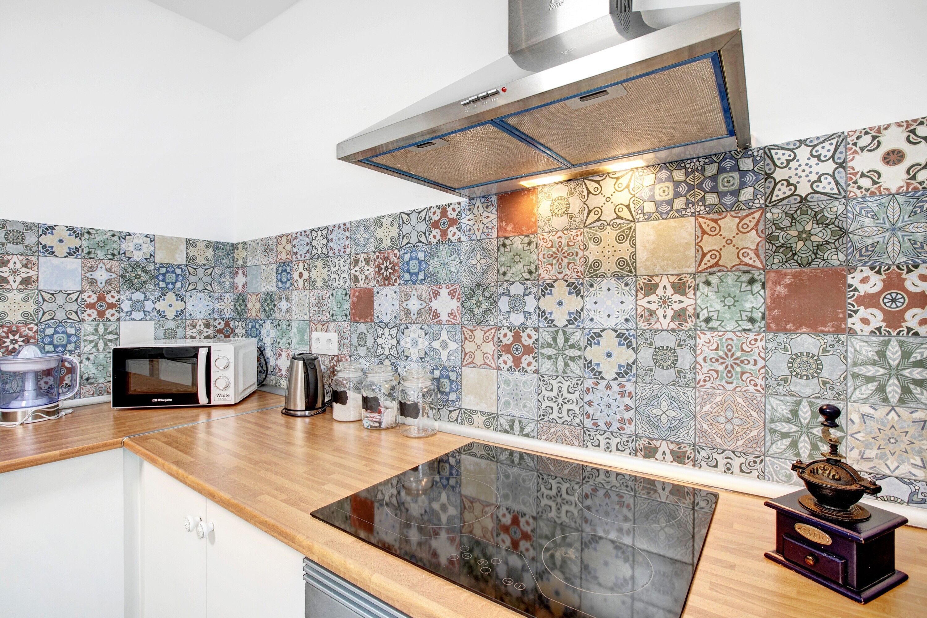 冷蔵庫、電子レンジ、オーブン、コンロ