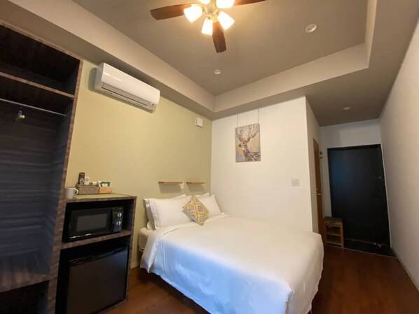 1 bedroom, desk, free WiFi, bed sheets