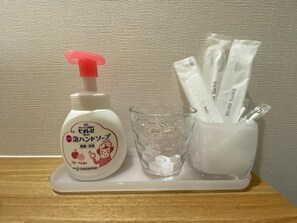 Regndusjhode, hårføner og håndklær